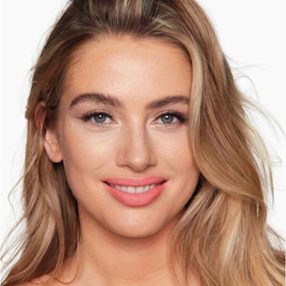 Charlotte Tilbury ‘In Love With Olivia’ Hot Lips Lipstick 2 - Picture 8 of 12